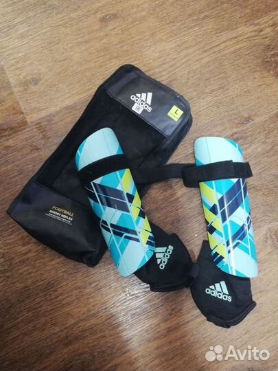 Щитки футбольные