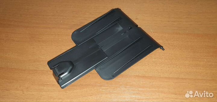 Выходной лоток принтера HP P1005