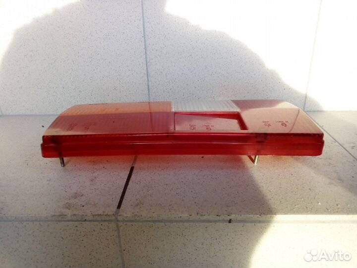 Стекло на задний правый плафон ваз 2105