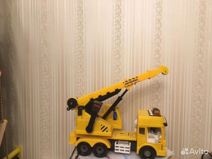 Кран игрушка