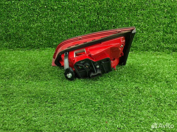 Фонарь задний левый седан VAG Дефект: царапина