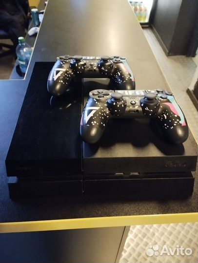 Игровая приставка ps4