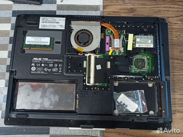 Ноутбук на запчасти