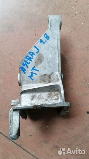 Кронштейн МКПП Opel Astra J 1.8 A18XER 2012