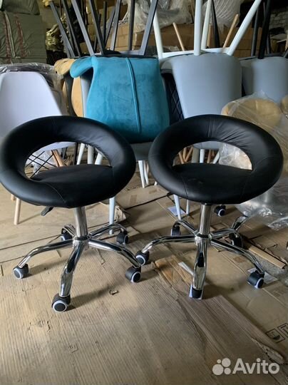 Стул на колесиках