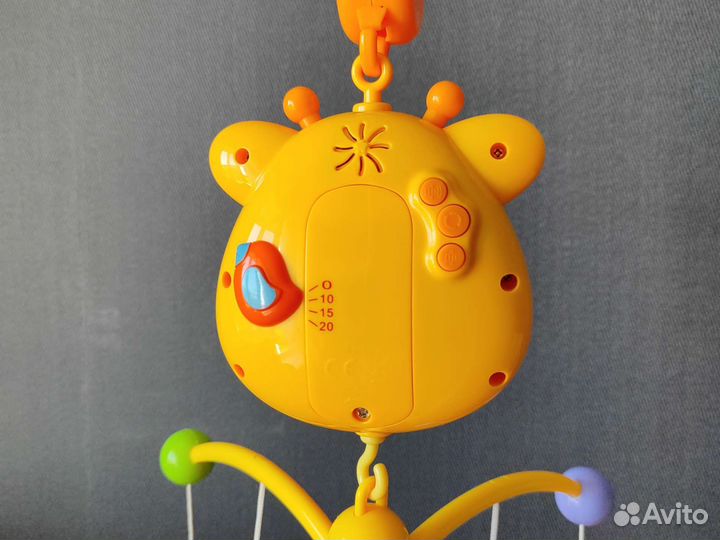 Музыкальный мобиль на кроватку жирафики