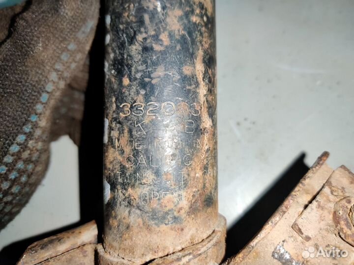 Амортизатор передний Nissan Primera W10