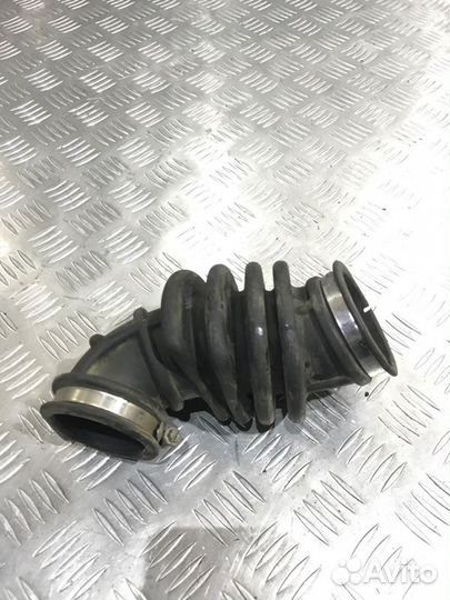 Патрубок воздушного фильтра Ford Focus 2 седан 1.6