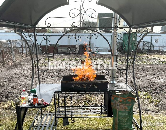 Мангал с крышей
