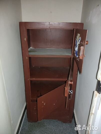 Большой сейф б/у бухгалтерский