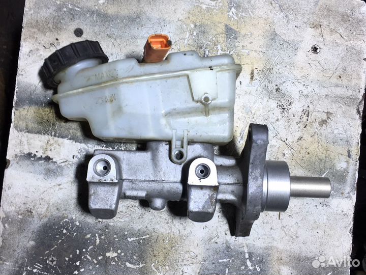 Главный тормозной цилиндр Ниссан Альмера G 15