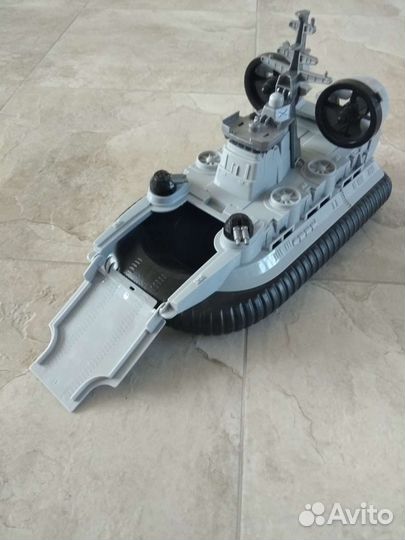 Катер-амфибия на воздушной подушке Кайман