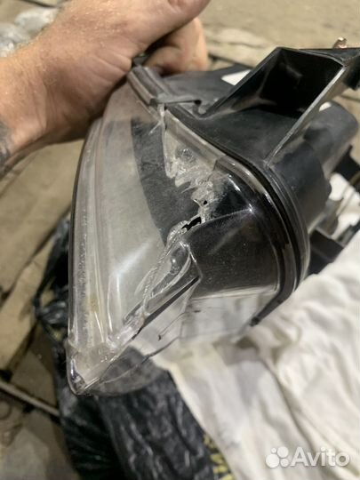 Фара правая volkswagen touareg с дефектом