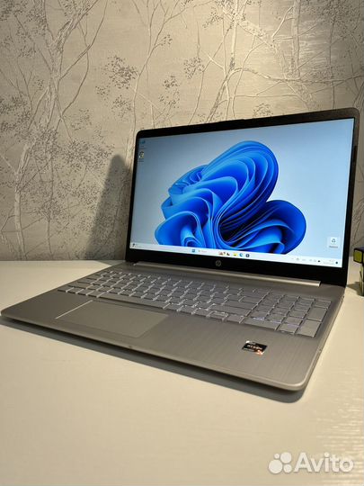 Шустрый ноутбук HP Laptop Ryzen 5 5300u