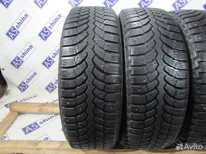 Bridgestone Blizzak Spike-01 235/65 R17 88R