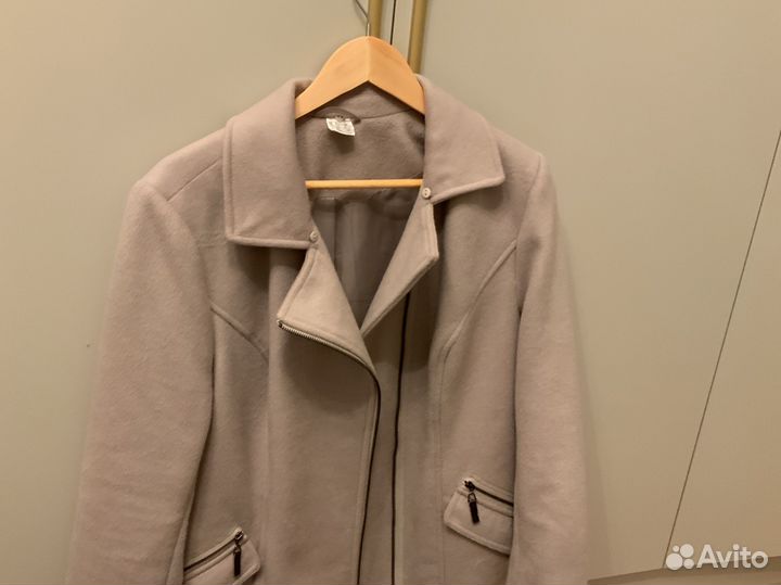 Полупвльто новое с иск.мехом Германия 52 размер