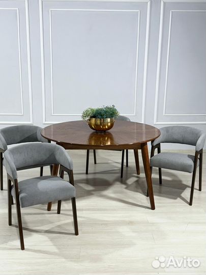 Комплект стол и стулья. В наличии