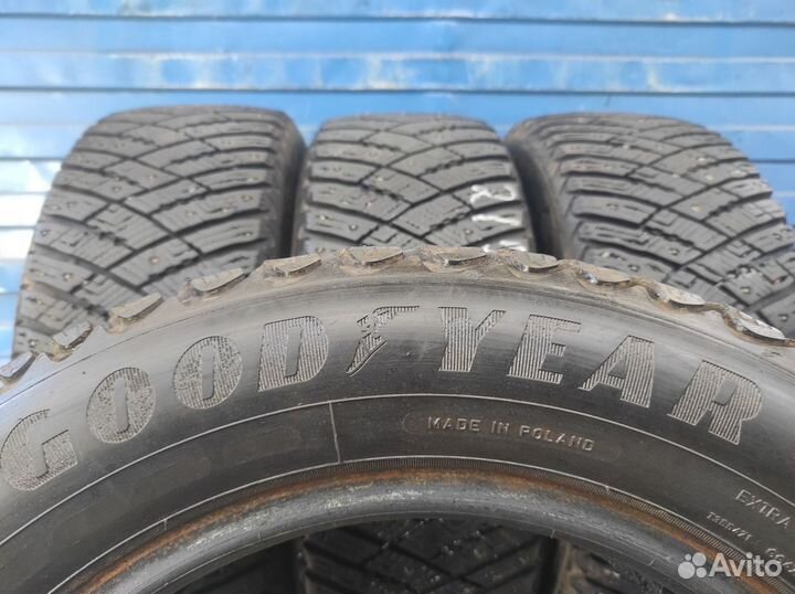 Goodyear Ultragrip Ice Arctic 215/60 R16 99T