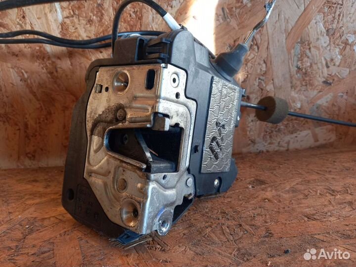 Замок двери передней левой Mercedes CLS 219