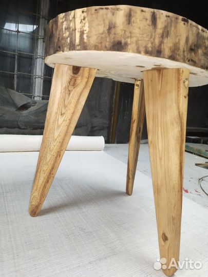 Столик лофт ясень