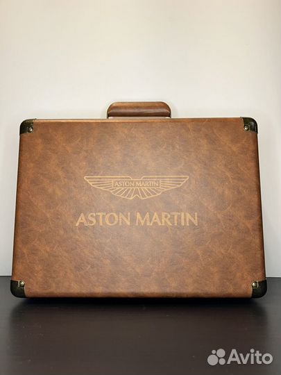 Виниловый проигрыватель Aston Martin