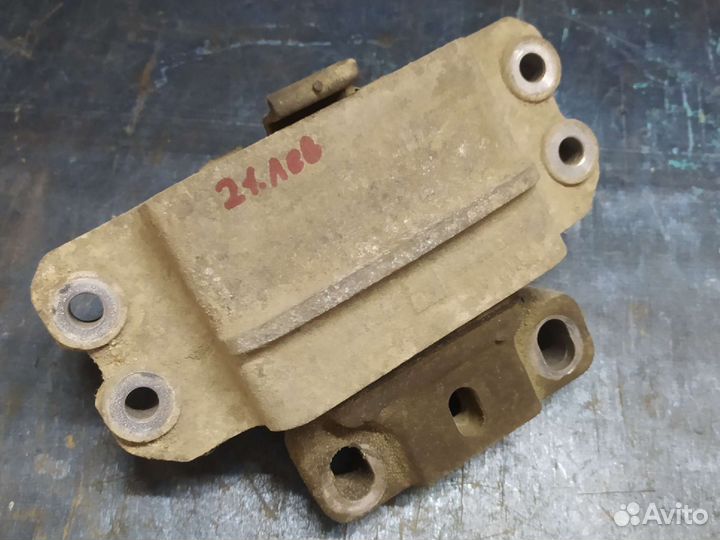 Опора двигателя Volkswagen Golf V