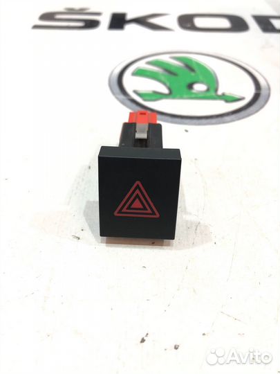 Кнопка аварийного сигнала Skoda Yeti 5L 2012