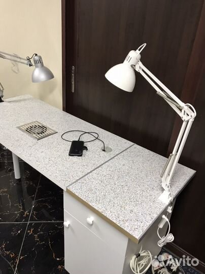 Стол для маникюра с встоенным пылесосом бу