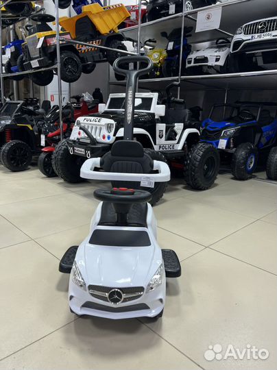 Машинка каталка толокар с родительской ручкой