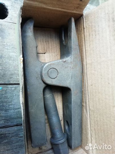 Съёмник шаровых опор универсальный