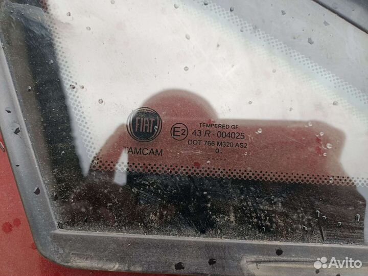 Форточка передняя правая/левая Fiat Linea