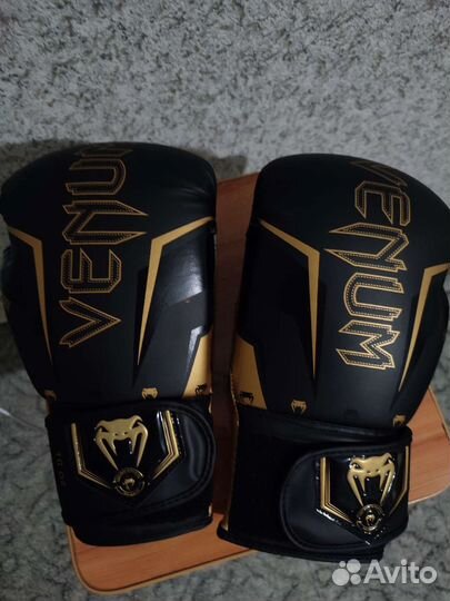 Боксерские перчатки Venum