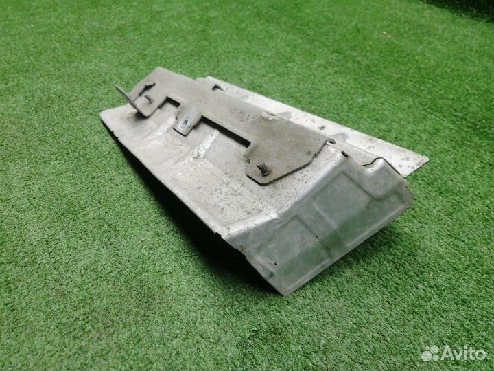 Экран тепловой Audi Q3 8UB cczc 2013