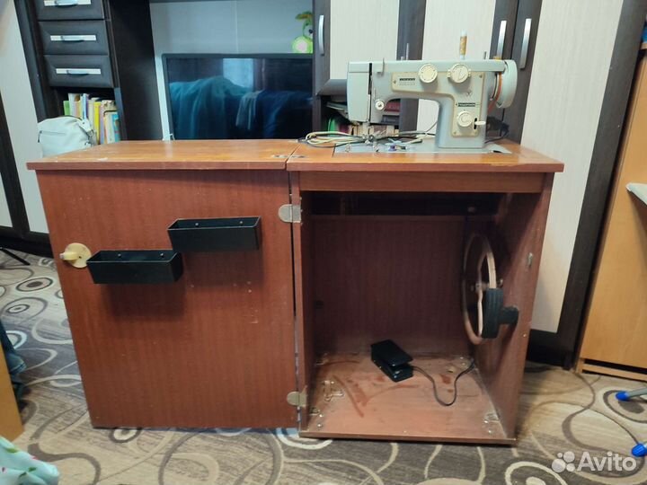 Швейная машинка Подольск 142 с эл приводом