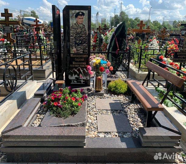 Памятник, ограда, благоустройство мест захоронений