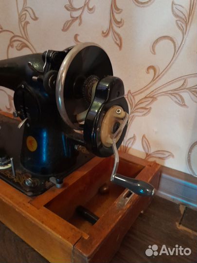 Швейная машинка Чайка