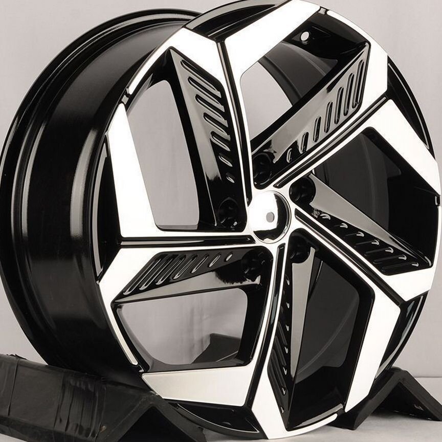 Литые диски Powcan 7.5×R19 5×114.3