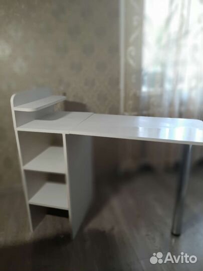 Столик для маникюра