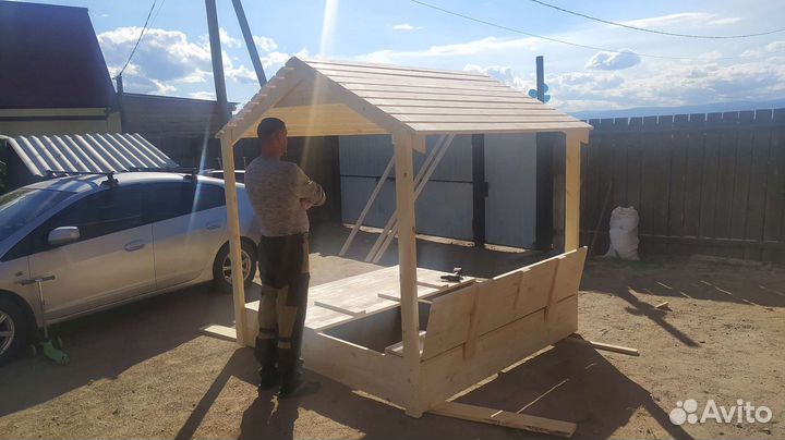 Песочница с крышей