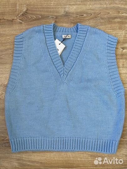 Жилет вязаный