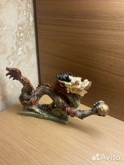 Статуэтки и фигурки