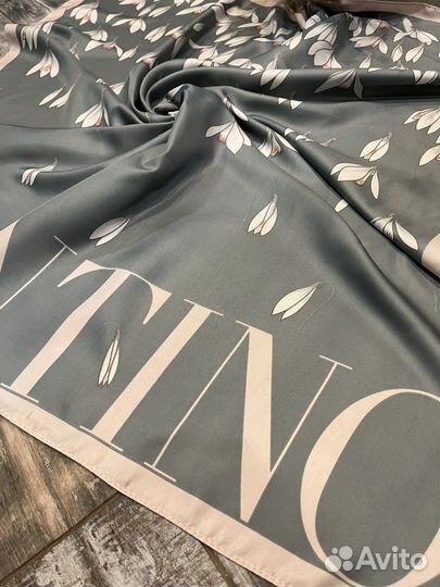 Шелковый платок Valentino серый новый