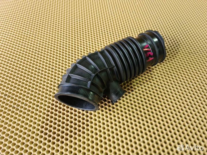 Патрубок воздушного фильтра передний правый