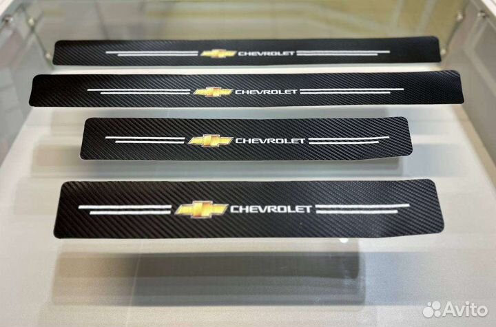 Наклейки на пороги автомобиля 4 наклейки