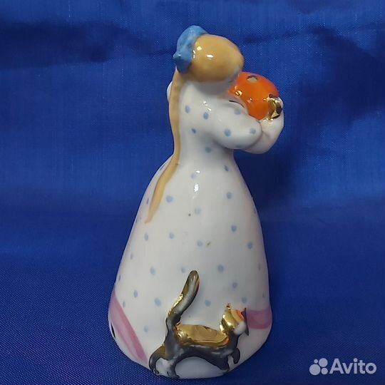 Статуэтка фарфор 