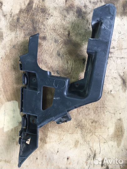 Кронштейн заднего бампера левый Renault Laguna 2