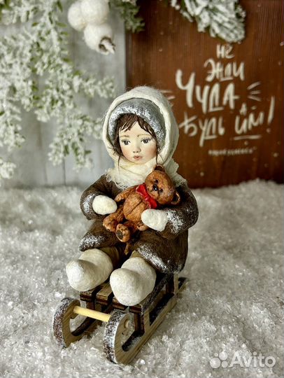 Ватная игрушка девочка на санках