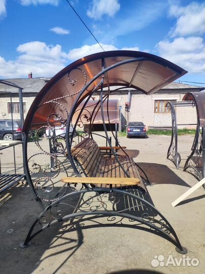 Висячая качель с крышей 