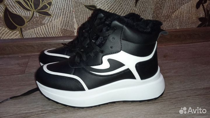 Кроссовки зимние женские