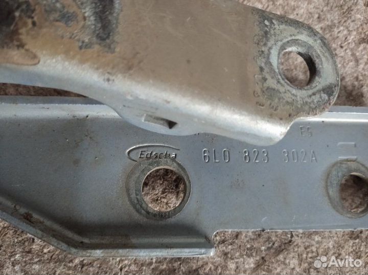 Петля капота передняя правая Seat Ibiza IV